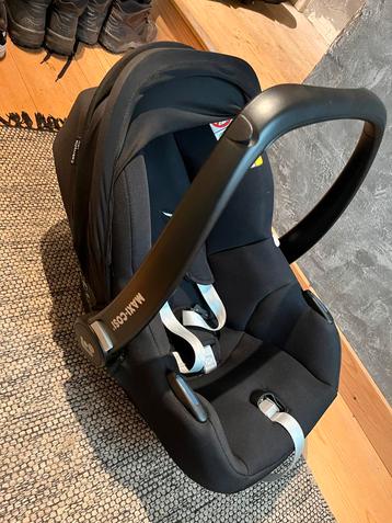 Maxicosi cabriofix incl isofix base en voetenzak beschikbaar voor biedingen