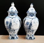 2 Delfts blauwe vazen met deksel, Antiek en Kunst, Antiek | Keramiek en Aardewerk, Ophalen of Verzenden