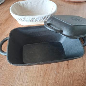 Gietijzeren Brood Bakvorm met Rijsmandje beschikbaar voor biedingen