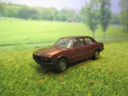 BMW E21 3-Serie 323i bruinroodmetallic 315 / 316 / 318 / 320, Hobby en Vrije tijd, Modelauto's | 1:87, Zo goed als nieuw, Auto