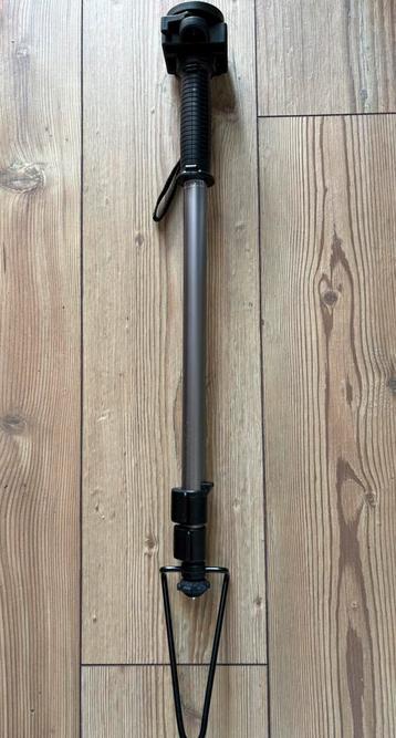 Eén poot statief beschikbaar voor biedingen