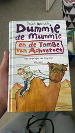 Tosca Menten - Dummie de mummie en de tombe van Achnetoet, Ophalen of Verzenden, Zo goed als nieuw, Tosca Menten