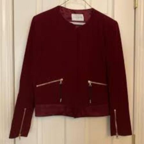 Sandro jasje colbert maat 38 bordeauxrood gouden accenten, Kleding | Dames, Jasjes, Kostuums en Pakken, Zo goed als nieuw, Jasje