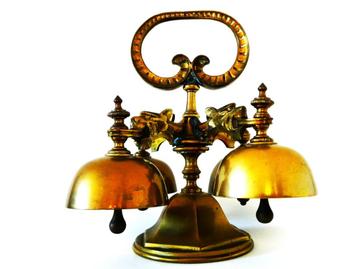 Altaarschel carillon kerkbel bel 4 bellen en 4 griffioenen beschikbaar voor biedingen