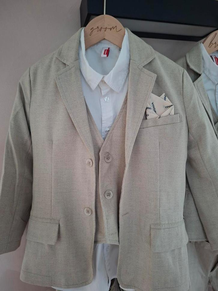Kostuum/trouwpak Vingino  jongens taupe maat 128, Kinderen en Baby's, Kinderkleding | Overige, Zo goed als nieuw, Jongen, Ophalen of Verzenden