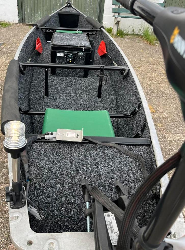 Elektrische aangedreven Kano, Watersport en Boten, Kano's, Zo goed als nieuw, Canadese kano of Open kano, Drie personen of meer