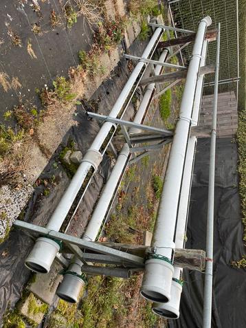 Opstelling voor het kweken van (hang) aardbeien OP HOOGTE beschikbaar voor biedingen
