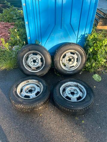 Volvo wielen velgen volvo 142 beschikbaar voor biedingen