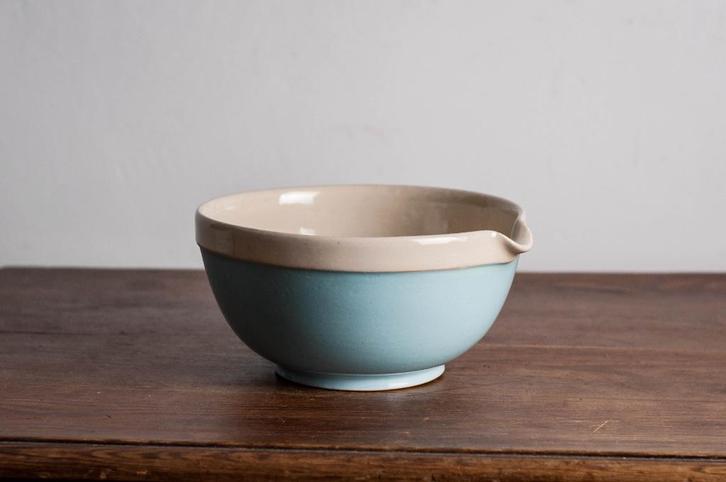 Brocante lichtblauwe keukenschaal of mengkom van keramiek, Antiek en Kunst, Curiosa en Brocante, Ophalen of Verzenden