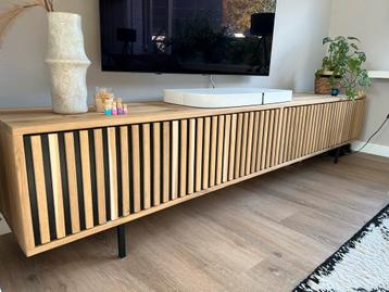 Eiken Tv meubel met latjes 220cm beschikbaar voor biedingen