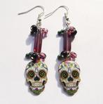 Handgemaakte Paarse Halloween oorbellen met doodshoofd, Hangers, Paars, Nieuw, Ophalen of Verzenden
