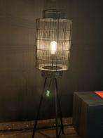 Zwart metalen vloerlamp, Huis en Inrichting, Lampen | Vloerlampen, Ophalen, Zo goed als nieuw, Metaal, 100 tot 150 cm