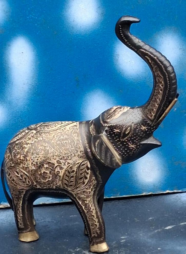 Olifant. India. Messing/messing gravure. 28 cm., Verzamelen, Dierenverzamelingen, Zo goed als nieuw, Beeldje of Figuurtje, Wild dier