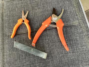 Prima snoeischaar, allesknipper en rozenkrabber beschikbaar voor biedingen