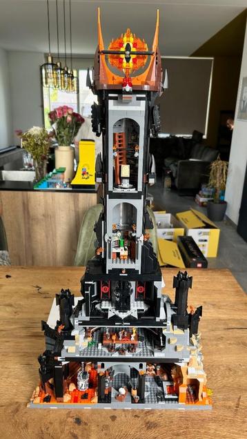 Lego ICONS Barad-Dur 10333 - Compleet met figuren beschikbaar voor biedingen