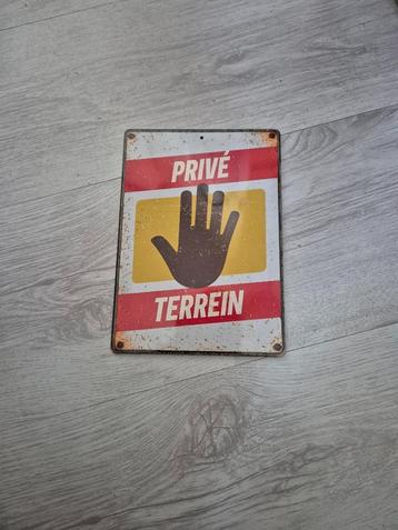 metalen plaat wandbord met prive terrein beschikbaar voor biedingen