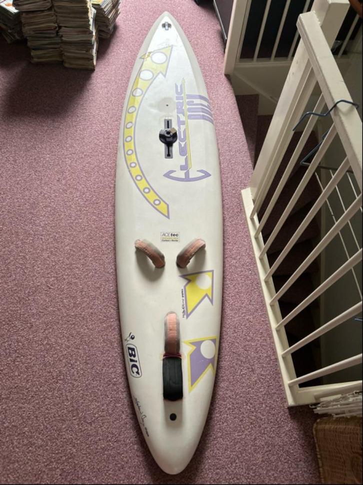Big Electric Rock surfplank, Watersport en Boten, Windsurfen, Gebruikt, Plank, 250 tot 300 cm, Met vin(nen), 5 tot 7 m², Ophalen of Verzenden