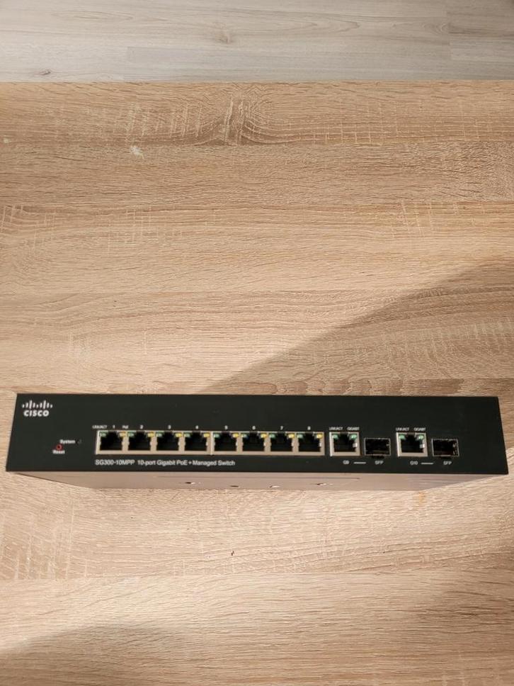 Cisco SG300-10MPP Gigabit Switch, Computers en Software, Netwerk switches, Gebruikt, Ophalen