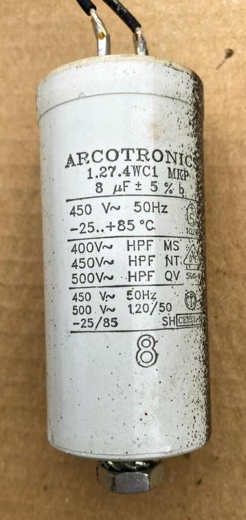 Aanloop Condensatoren 8𝛍F beschikbaar voor biedingen