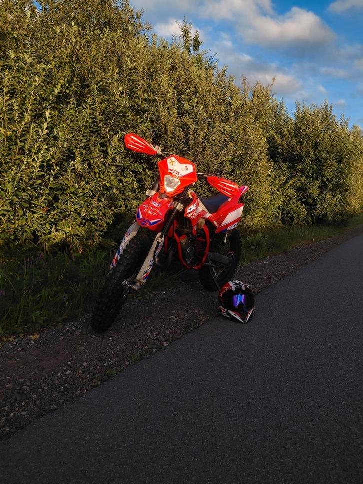 Beta rr50 enduro factory, Fietsen en Brommers, Brommers | Crossbrommers, Zo goed als nieuw, Overige merken, Ophalen of Verzenden