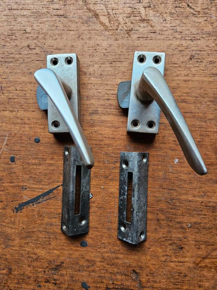 Antieke Raamkrukken met Sluitplaten, Doe-het-zelf en Verbouw, Hang- en Sluitwerk, Gebruikt, Klink of Kruk, IJzer, Ophalen of Verzenden