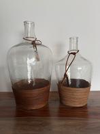 Twee glazen vazen met rieten details - gratis ophalen, Ophalen, Overige kleuren, Minder dan 50 cm, Glas