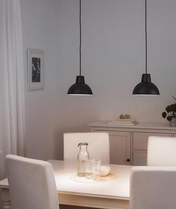 Zwarte hanglamp beschikbaar voor biedingen