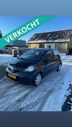 Toyota Aygo 1.0 12V Vvt-i 5DRS 2010 Zwart NW KOPPELING AIRCO, Voorwielaandrijving, Stof, Zwart, 4 stoelen