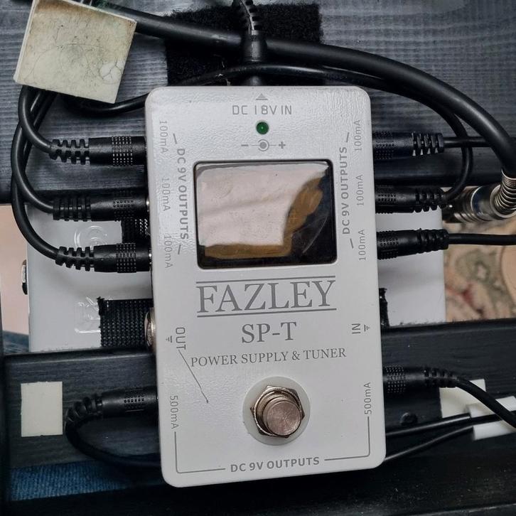 Fazley SP-T Voeding & Tuner Pedaal, Muziek en Instrumenten, Effecten, Zo goed als nieuw, Ophalen
