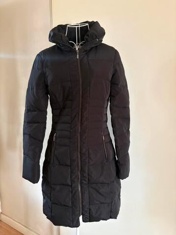Nieuw prachtige dons gevoerde zwarte winterjas mt Xs beschikbaar voor biedingen