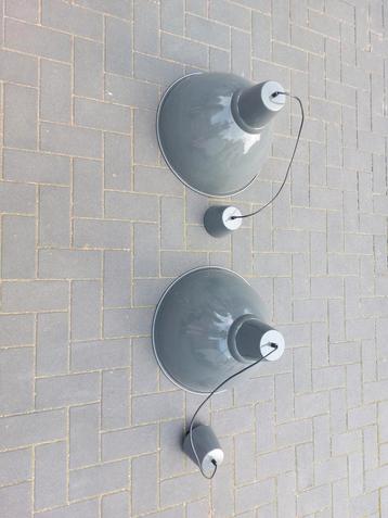 2 Grijze Hanglampen - Industrieel Design beschikbaar voor biedingen