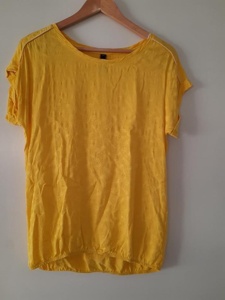 top met ananasprint, Kleding | Dames, Tops, Zo goed als nieuw, Maat 38/40 (M), Geel, Korte mouw, Ophalen of Verzenden