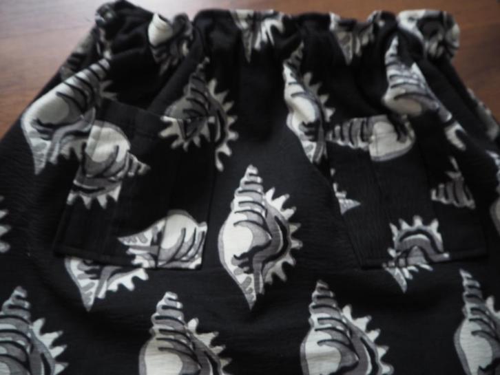 Rok met schelpen motief, Kleding | Dames, Rokken, Zo goed als nieuw, Maat 36 (S), Zwart, Boven de knie, Ophalen of Verzenden