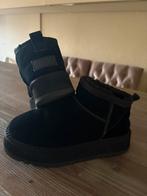 Zgan zwarte Ugg mini boots met plateauzool mt 38, Ophalen of Verzenden, Zo goed als nieuw, Zwart