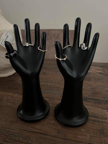 2 LEUKE DECORATIE HANDEN  🖤🖤 beschikbaar voor biedingen