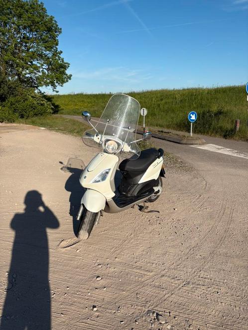 Piaggio fly 45km/u, Fietsen en Brommers, Snorfietsen en Snorscooters, Gebruikt, Piaggio, Benzine, Ophalen