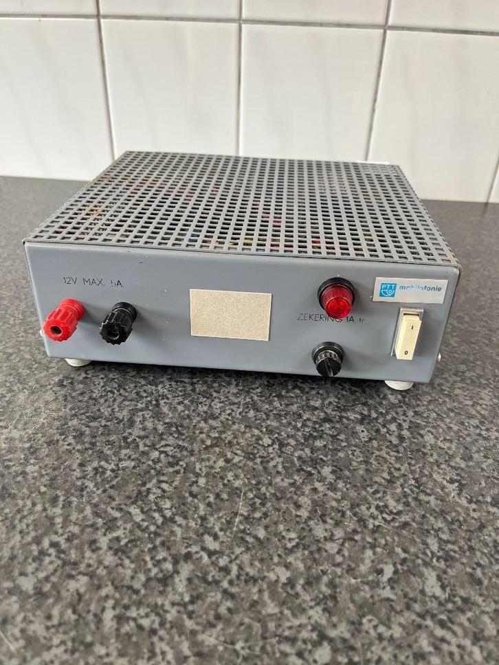 PTT Mobilofone voeding H5AV12B . 12 volt , 5 ampere ., Hobby en Vrije tijd, Elektronica-componenten, Gebruikt, Ophalen of Verzenden