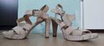 pump, Pumps, Beige, Ophalen of Verzenden, Zo goed als nieuw