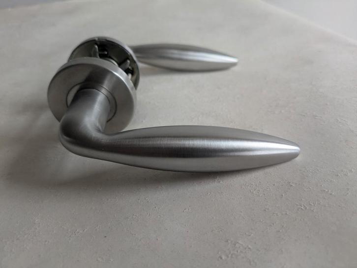 Mooie RVS Deurkrukken - Stijlvol en Duurzaam, Doe-het-zelf en Verbouw, Hang- en Sluitwerk, Ophalen of Verzenden