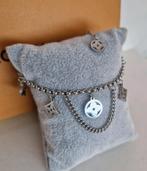 Nieuw mooie armband Klaver bloem stijl, Staal, Nieuw, Ophalen of Verzenden, Met bedels of kralen