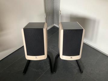 Boston A25 speakers wit met speaker stands beschikbaar voor biedingen