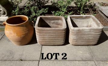 VINTAGE TERRACOTTA + 2 POLYESTER BLOEMPOTTEN JAREN 80-90 beschikbaar voor biedingen