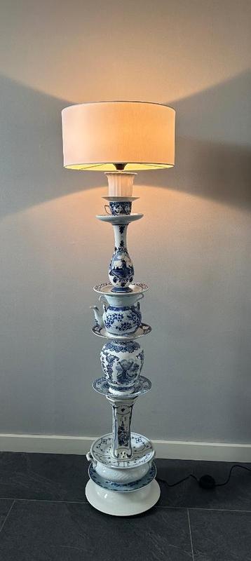 Vloerlamp gemaakt van o.a Delfts blauw servies. beschikbaar voor biedingen