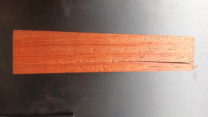 Padouk blok nr 16.  26 x 21 x 5,5 cm, Hobby en Vrije tijd, Overige Hobby en Vrije tijd, Ophalen of Verzenden