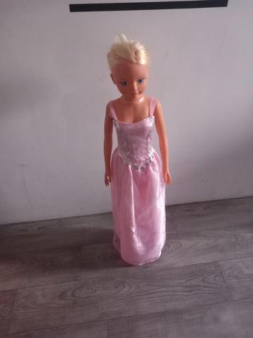 Grote barbiepop 102cm lang beschikbaar voor biedingen