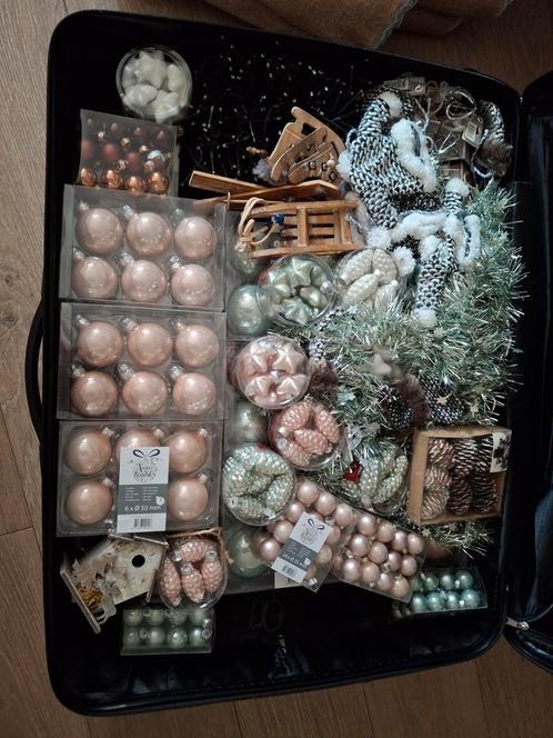 Hele bananen doos overvol met kerst diverse kerst spullen!, Diversen, Kerst, Nieuw, Ophalen of Verzenden