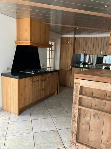 Complete houten keuken te koop in Rhenen beschikbaar voor biedingen