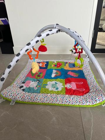 Speelkleed met speelboog – Zo goed als nieuw beschikbaar voor biedingen