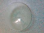 Een grote Groen/transparant glazen schaal, Huis en Inrichting, Woonaccessoires | Schalen en Manden, Schaal, Rond, Ophalen of Verzenden