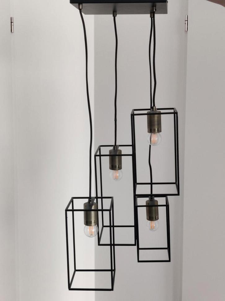 Moderne Zwarte Hanglamp met Kubus Design, Huis en Inrichting, Lampen | Hanglampen, Zo goed als nieuw, Minder dan 50 cm, Metaal